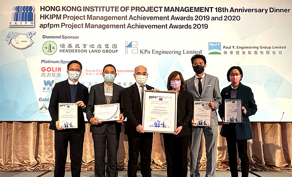 The Deputy Director (Development and Construction), Mr Stephen Leung (third left)